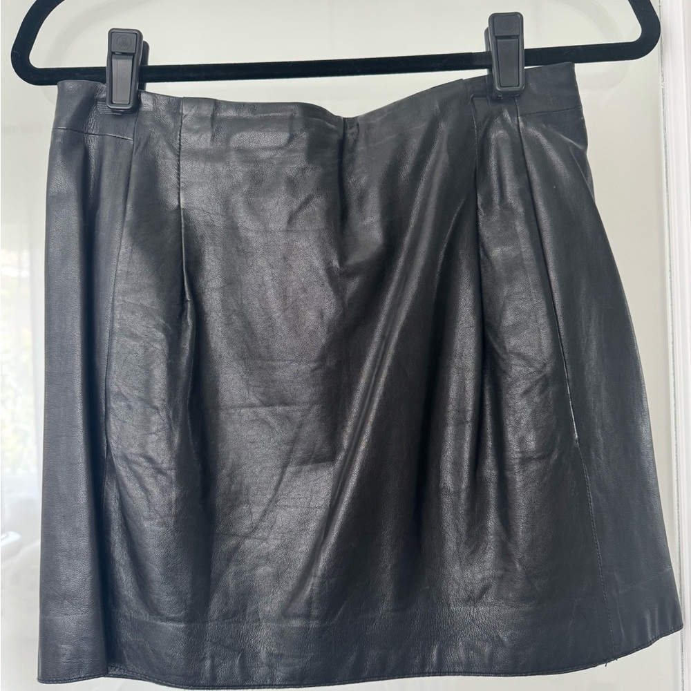 Vince leather skirt- size 2 in good condition